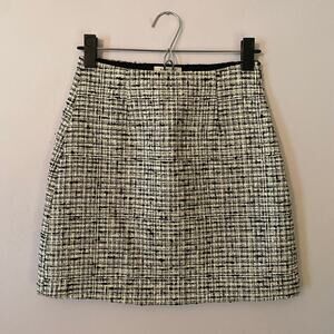Aritzia Babaton Black White Tweed Mini Skirt Preppy Classic Winter Women size 2